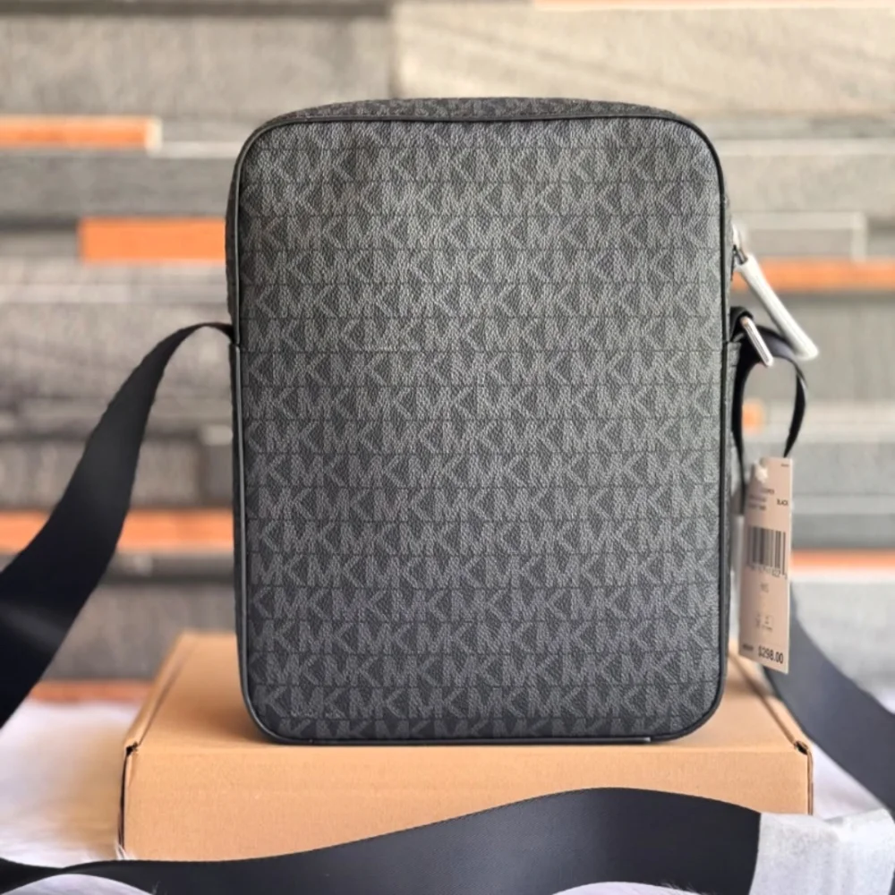 NWT Michael Kors Cooper Men Signature Logo Shoulder Crossbody Flight Bag Black